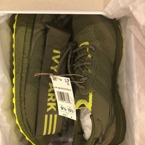 New in box adidas ultraboost Ivy Park x Peloton